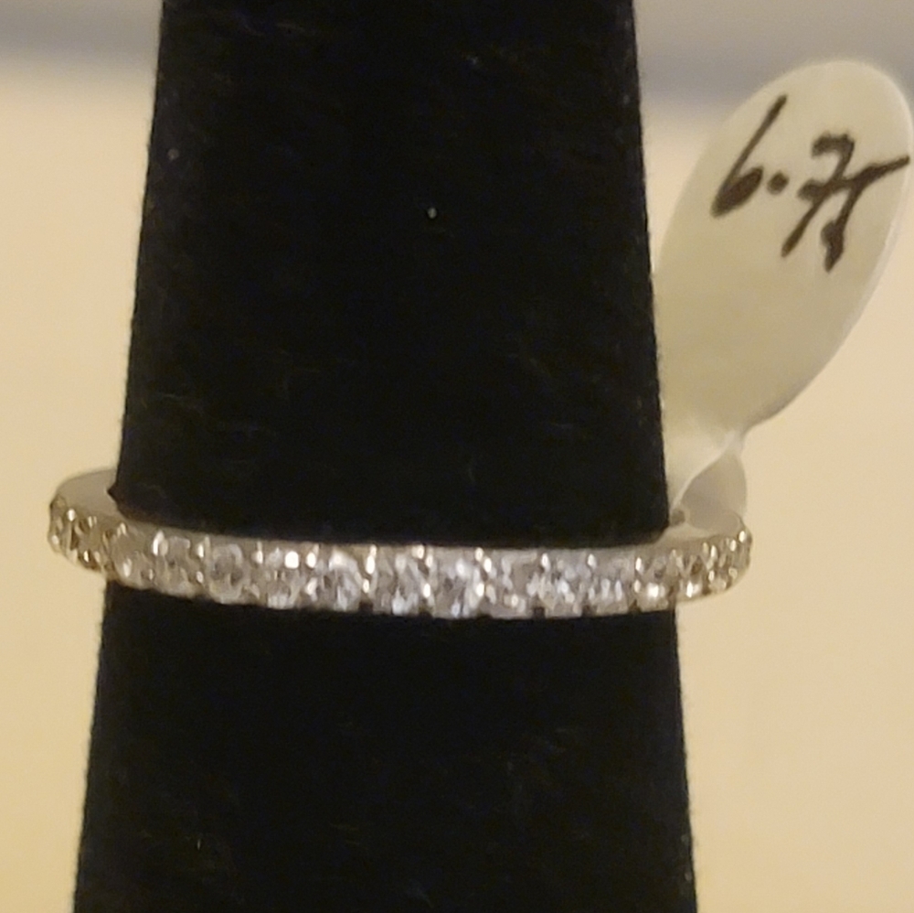 Beautiful sterling silver 925 cz band ring size 6.75